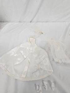lot 205 image: Vintage Barbie Wedding Dress