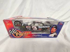 lot 232 image: Nascar Winners Circle Die Cast