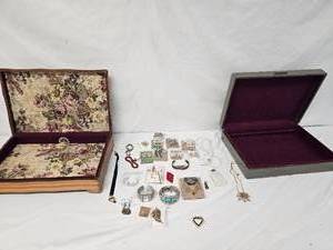 lot 252 image: Vintage Jewelry