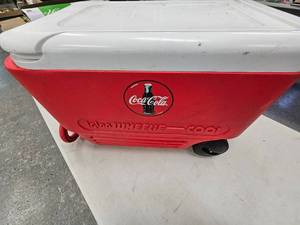 lot 255 image: Coca-Cola Igloo Cooler