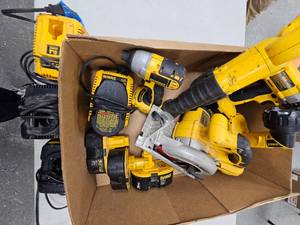lot 286 image: DeWalt Cordless Tool Set