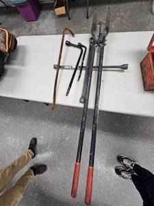lot 289 image: Post Hole Digger and Tire Irons
