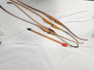 lot 297 image: Wood Recurve Bows