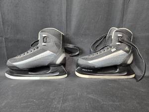 lot 31 image: Pair of Mens Softec Ice Skates Size 11 with Thinsulate Insulation