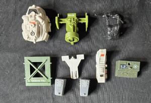 lot 106 image: Lot of Vintage Military Toy Parts and Accessories