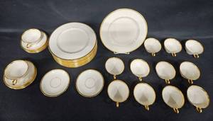 lot 51 image: Vintage Lenox Tuxedo China Dinnerware