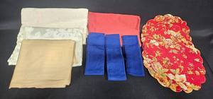 lot 65 image: Set of Decorative Table Linens and Cloths - Including Placemats and Napkins
