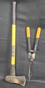 lot 99 image: Fiskars Hedge Shears and Rockforge Claw Hammer Set