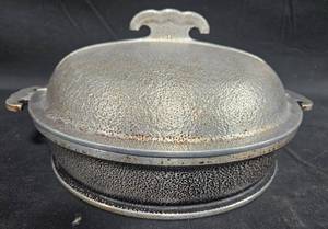 lot 104 image: Vintage Guardian Service Cast Aluminum Cookware Set with Lid