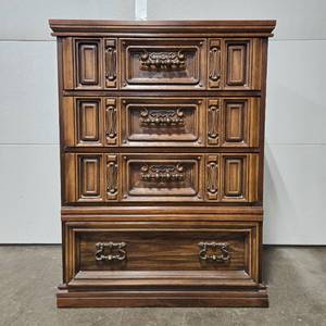 lot 3 image: Vintage Wooden 5-Drawer Chest of Drawers with Intricate Design