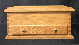 lot 7 image: Wooden Keepsake Box with Engraved Lid and Green Velvet Lining - 16.5 x 14.5 x 8