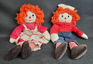 lot 71 image: Pair of Vintage Raggedy Ann and Andy Dolls