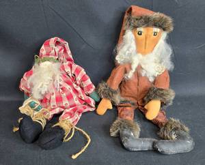 lot 78 image: Set of 2 Vintage Folk Art Santa Dolls