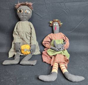 lot 79 image: Set of 2 Handmade Primitive Dolls with Unique Designs