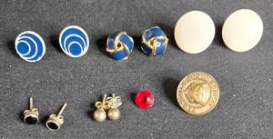 lot 97 image: Assorted Vintage Earrings
