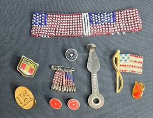 lot 103 image: Collection of Vintage Patriotic Pins and Accessories