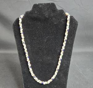 lot 139 image: Elegant Vintage Beaded Necklace with Blue and Green Accents