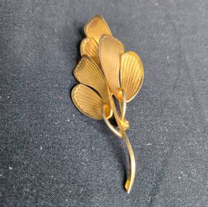 lot 143 image: Gold-Filled Leaf Design Brooch Pin