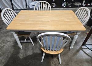 lot 165 image: Farmhouse Style Dining Table with 4 Wooden Chairs