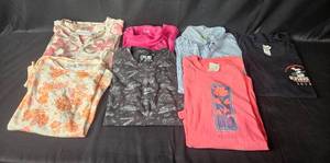 lot 145 image: Collection of Assorted Womens T-Shirts in Various Sizes and Styles
