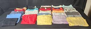 lot 171 image: Lot of Assorted T-Shirts in Various Sizes and Colors