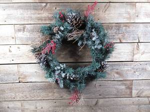 18 Holiday Classic Wreath
