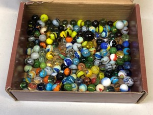 lot 201 image: Great Estate Lot of Vintage & Antique Marbles
