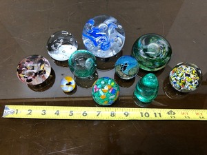 lot 268 image: Great Lot of Assorted Art Glass Paperweights #2