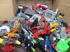 lot 136 image: Lot of Assorted Legos etc