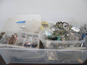 lot 140 image: Very Nice Large Estate Lot of Unsearched Costume etc Jewelry
