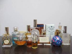 lot 152 image: Excellent Estate Lot of Higher End Perfume etc