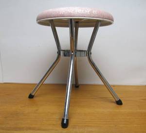 lot 159 image: Great Condition Mid Century Pink & Chrome Cosco-Hamilton Vanity Stool