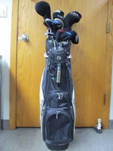 lot 9 image: Nice Clean Set of Womens Golf Clubs wBag