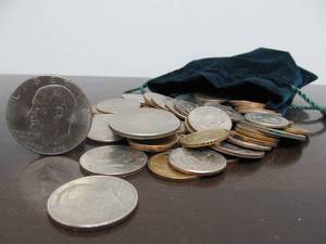 lot 16 image: Estate Lot of Assorted Coins