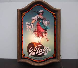 lot 20 image: Excellent Working Vintage BLATZ Advertising Beer SignClock