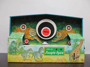 lot 29 image: Vintage Tin Litho Ohio Art Toy JUNGLE EYES Shooting Gallery Toy