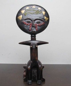 lot 32 image: Vintage Carved & Decorated African Ashanti Fertility Figure