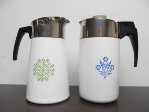 lot 103 image: Pair Of Vintage Corning Ware 9 Cup And 10 Cup Percolators