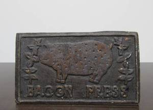 lot 121 image: Vintage Cast Iron BACON PRESS wPig Design