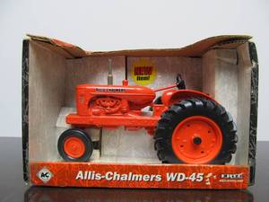lot 122 image: NIB Diecast Metal ERTL Allis-Chalmers WD-45 Tractor