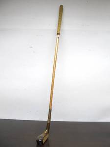 lot 131 image: Excellent Like-New THE DUKE Golf Putter - Hand Made in St. Andrews, Scotland