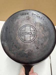 lot 75 image: Antique GRISWOLD No. 9 Cast Iron Skillet
