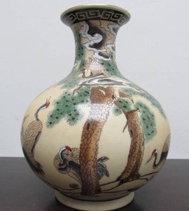 lot 99 image: Signed Vintage Oriental Porcelain Vase wBirds