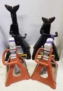 lot 325 image: 2 Sets of Vehicle Jack Stands