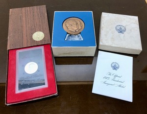 lot 364 image: Mint in Box Large 1973 Presidential Inaugural Medal