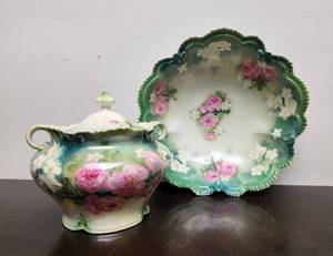 lot 96 image: Antique RS PRUSSIA Porcelain Lidded Dish & Serving Bowl
