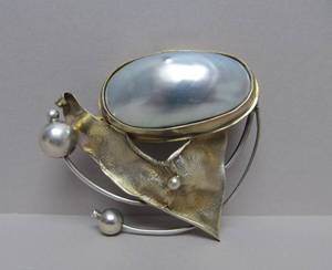lot 5 image: Sculptural Sterling Silver & Genuine Pearl Brooch