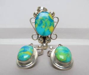 lot 14 image: Very Nice Matching Sterling Silver & Gemstone Pendant & Earring Set