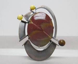 lot 26 image: Wonderful Signed Sculptural Modernist Sterling Silver & Jasper Brooch - Signed RM