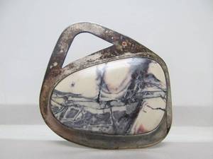 lot 32 image: Excellent Sterling Silver wLarge Porcelain Jasper Stone Brooch